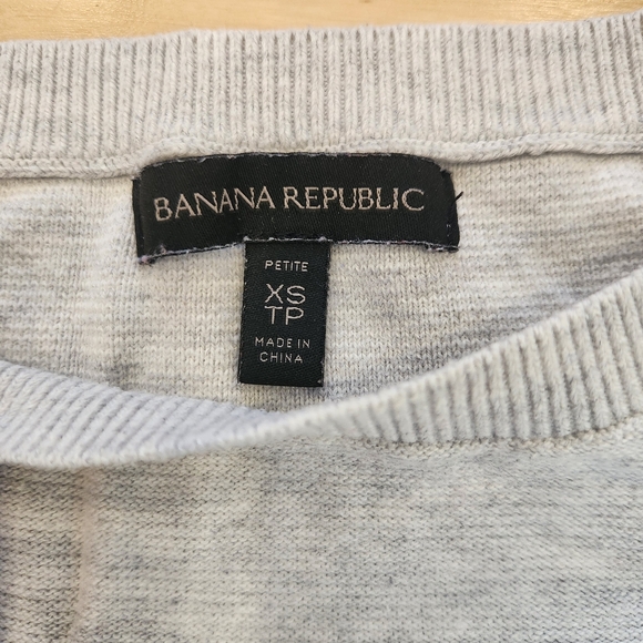 🟣 XSP Banana Republic Asymmetrical Hem Sweater - Light Grey - Picture 2 of 4